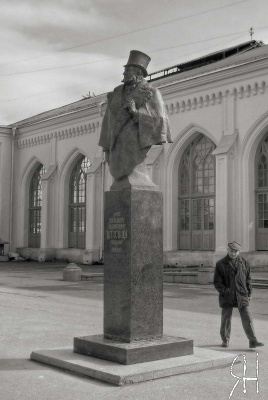 Памятник Барону Штиглицу. Петродворец.