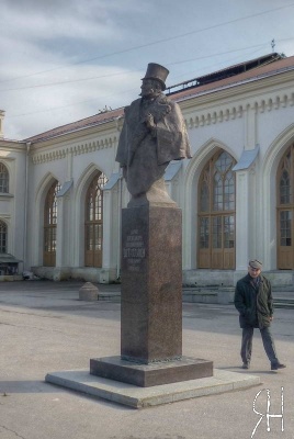 Памятник Барону Штиглицу. Петродворец.