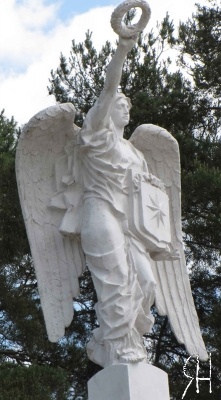 Скульптура «Белый Ангел Славутича»